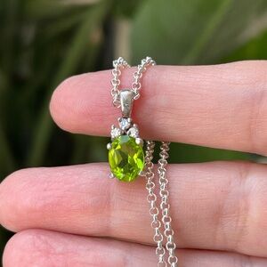 Peridot green crystal glass silver pendant & silver plated chain